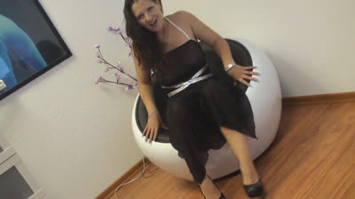 Durchbohrte deutsche MILF, Dirty Talks und Masturbation