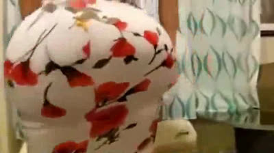 Riesige Titten und riesiger Arsch