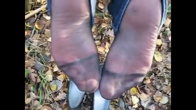 Nylonsohlen einer deutschen Amateur-MILF voller Sperma