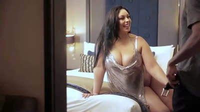 Mollige Braut vaagelt sinnlich