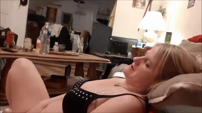 French MILF Gives Double Oral Pleasure to a Big Cock