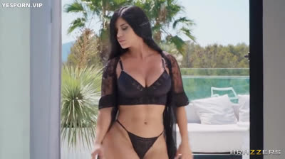 Trophy Wife's Wet Seduction