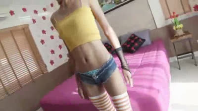 Zarte Asiatin krass in Muschi gefickt