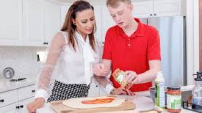 Cassie Del Isla - Turning Up The Heat