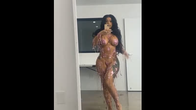 Cardi b hot