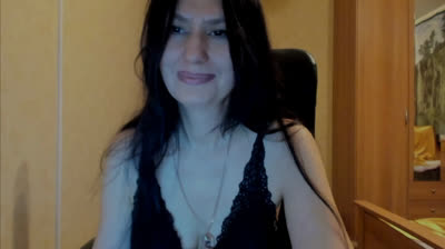 Schwarzhaariges Luder macht es fur dich