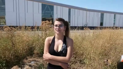 Flittchen aus der Metro geil gepoppt