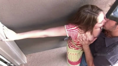 Saugeiles Flittchen auf der Treppe genagelt