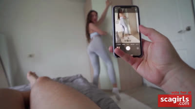 Photographer Gets Hot Deep Sex from Gorgeous Lily