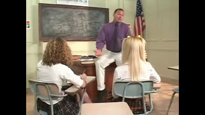 Gierige Schulmaadchen ficken Lehrer