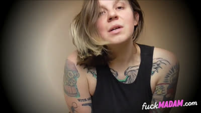 Crank Your Hog Dry: Tattooed Solo Webcam Girl With Big Assets