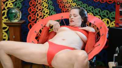 Milf Masturbates to Orgasm with Sex Toy