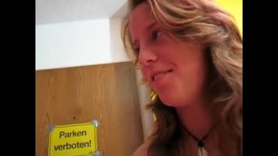 Die Vollbusige macht es mir faer Geld