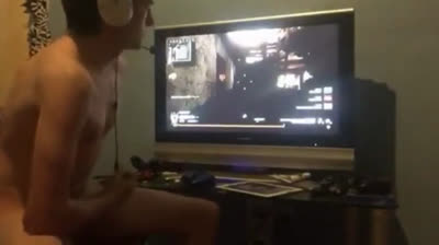 Twink Plays Call of Duty and Cums