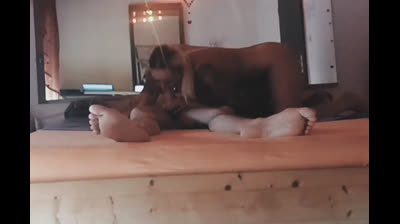 Geile Frau reitet Schwanz