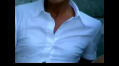 Deutscher Amateur masturbiert im Freien zum Orgasmus