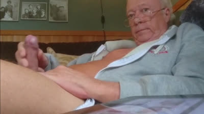 Amateur Norwegian Daddy Handjob
