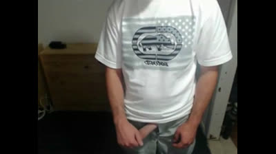 Nerdy Twink Cums on Cam